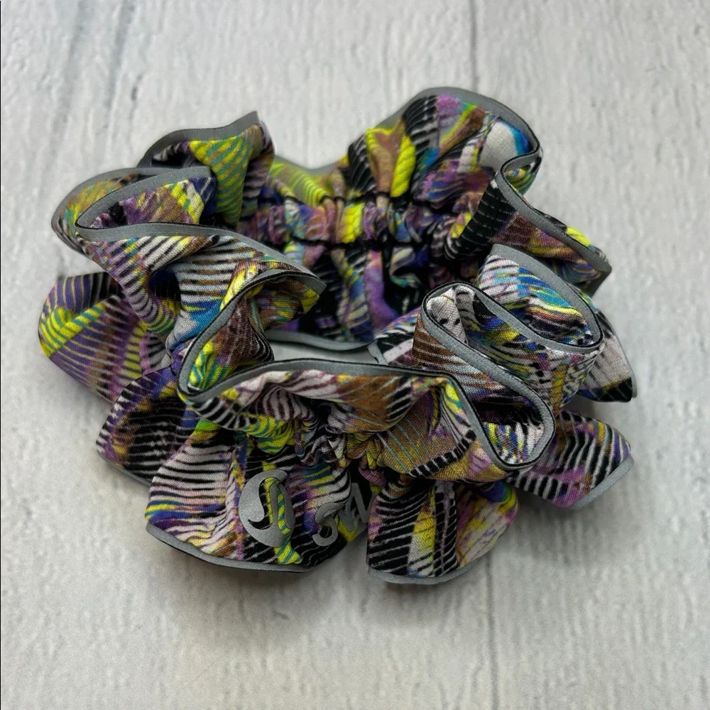Lululemon Light Locks Scrunchie *Reflective Seawheeze Limited Edition‎